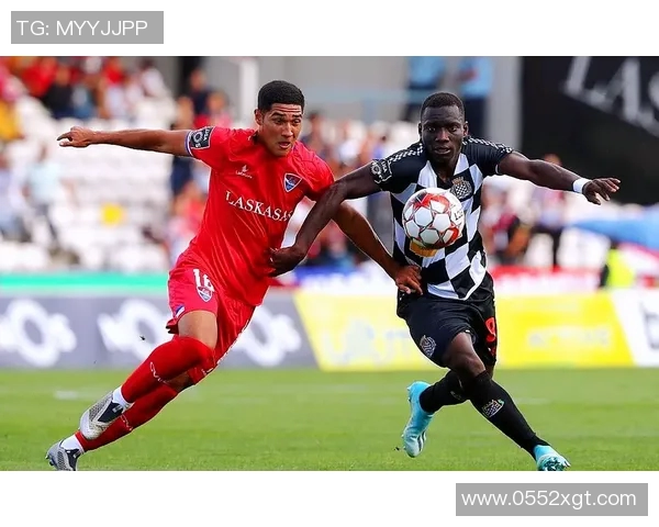 摩里伦斯与查维斯激战正酣谁能在这场对决中笑到最后